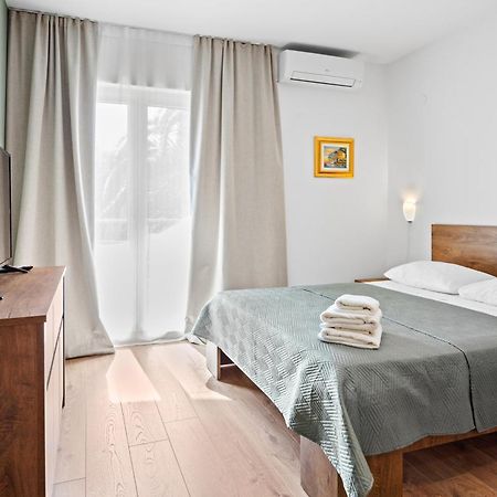 Apartments And Rooms Alenka Banjole Ngoại thất bức ảnh
