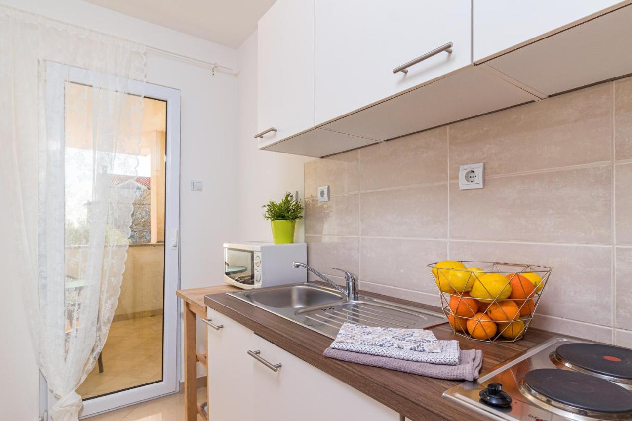 Apartments And Rooms Alenka Banjole Ngoại thất bức ảnh