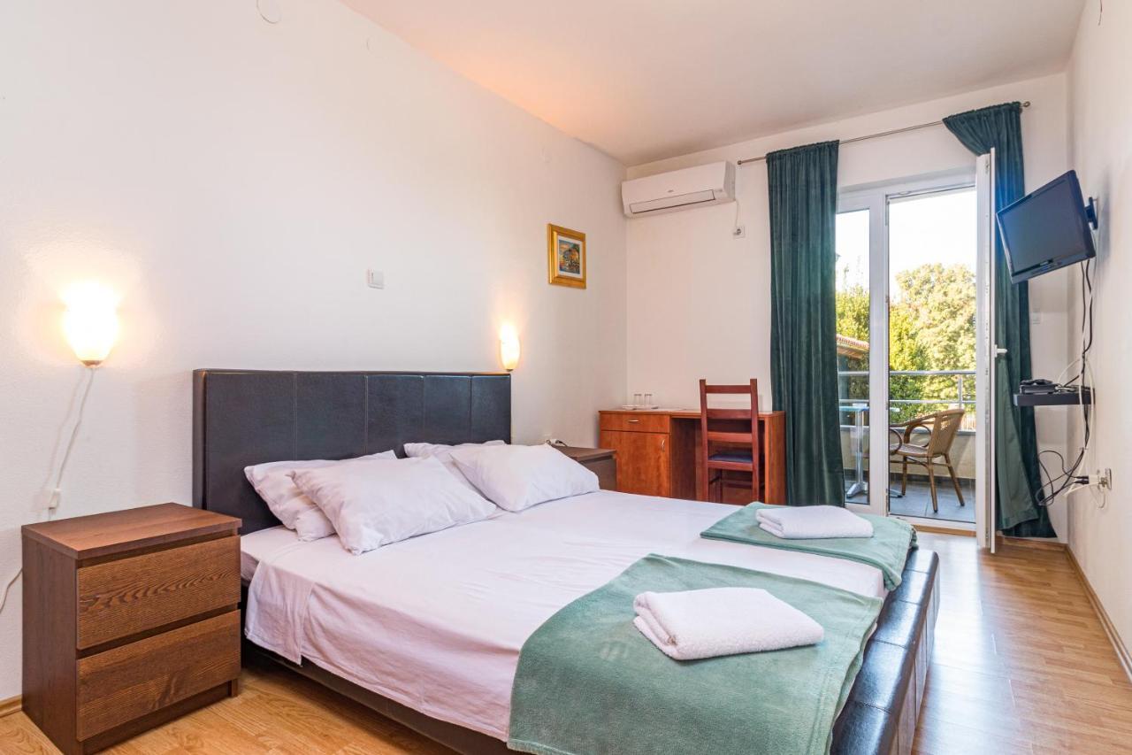Apartments And Rooms Alenka Banjole Ngoại thất bức ảnh