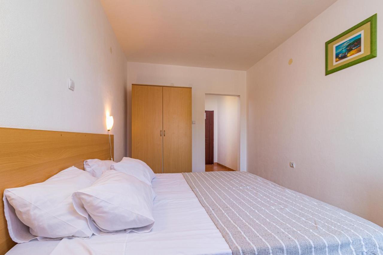 Apartments And Rooms Alenka Banjole Ngoại thất bức ảnh