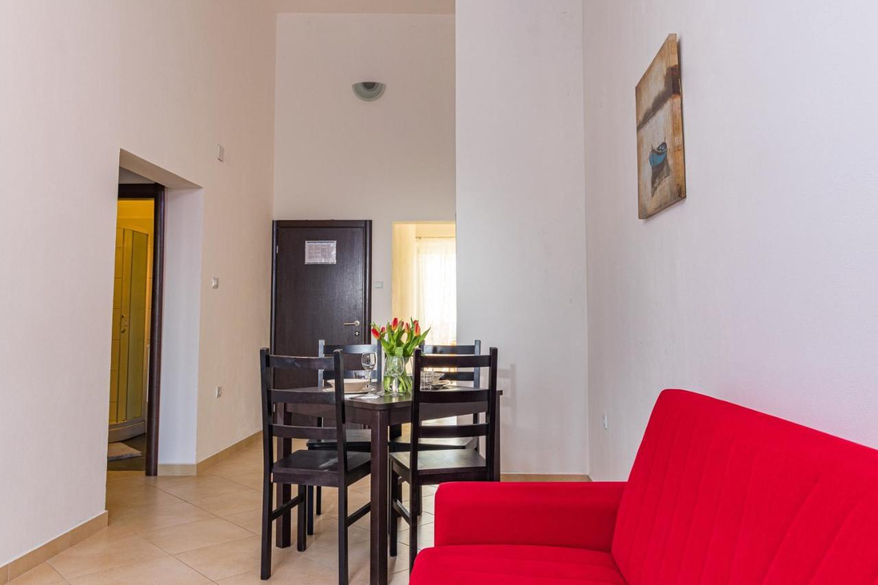 Apartments And Rooms Alenka Banjole Ngoại thất bức ảnh