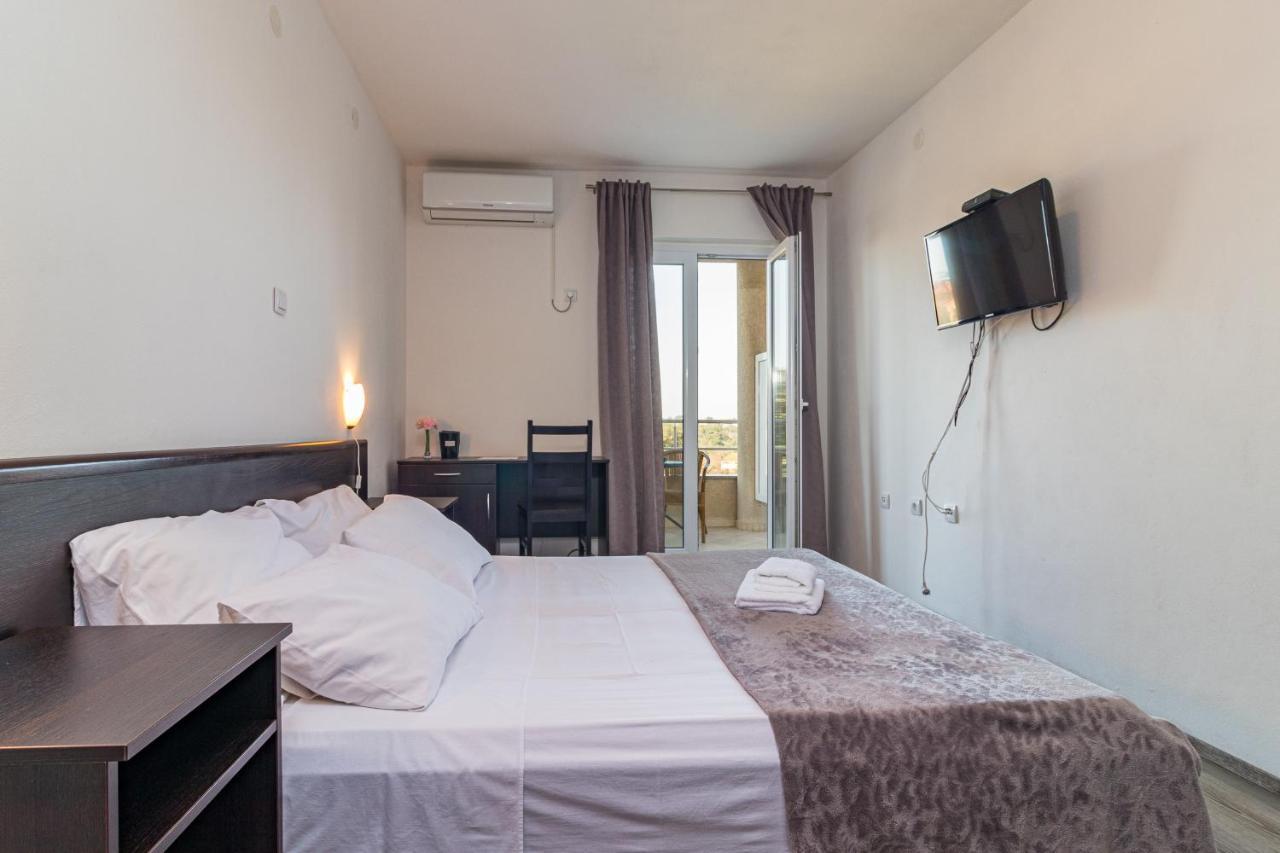 Apartments And Rooms Alenka Banjole Ngoại thất bức ảnh