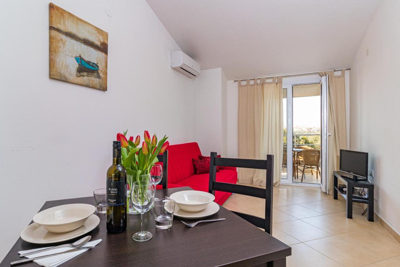 Apartments And Rooms Alenka Banjole Ngoại thất bức ảnh