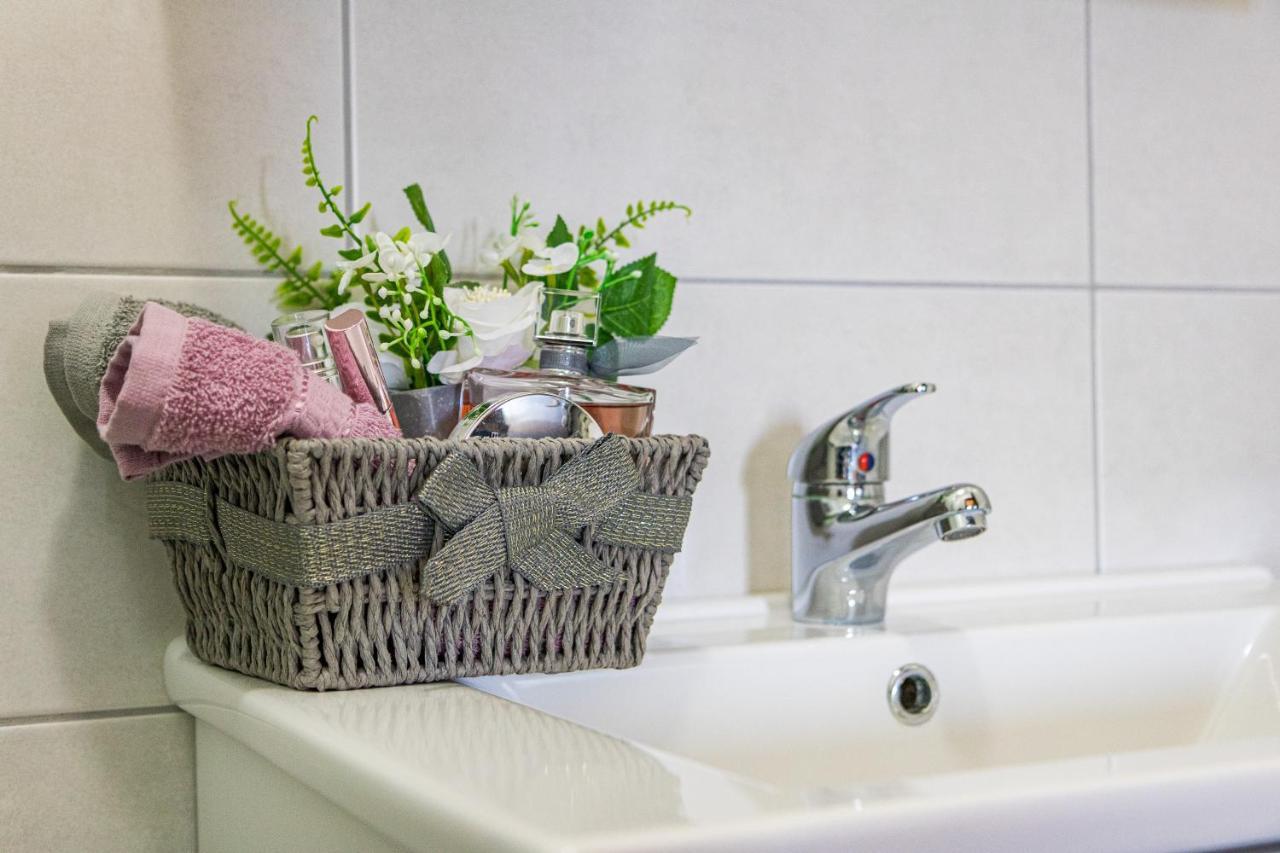 Apartments And Rooms Alenka Banjole Ngoại thất bức ảnh