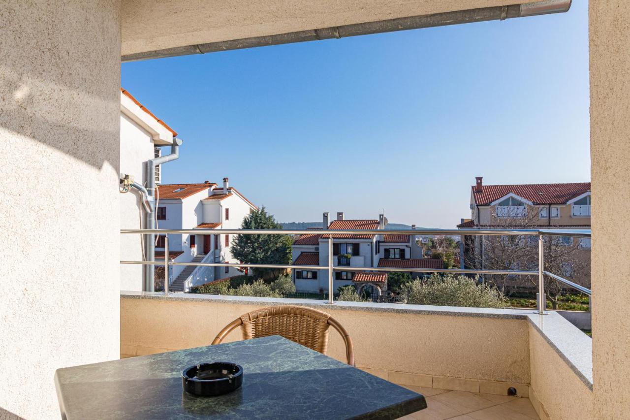 Apartments And Rooms Alenka Banjole Ngoại thất bức ảnh
