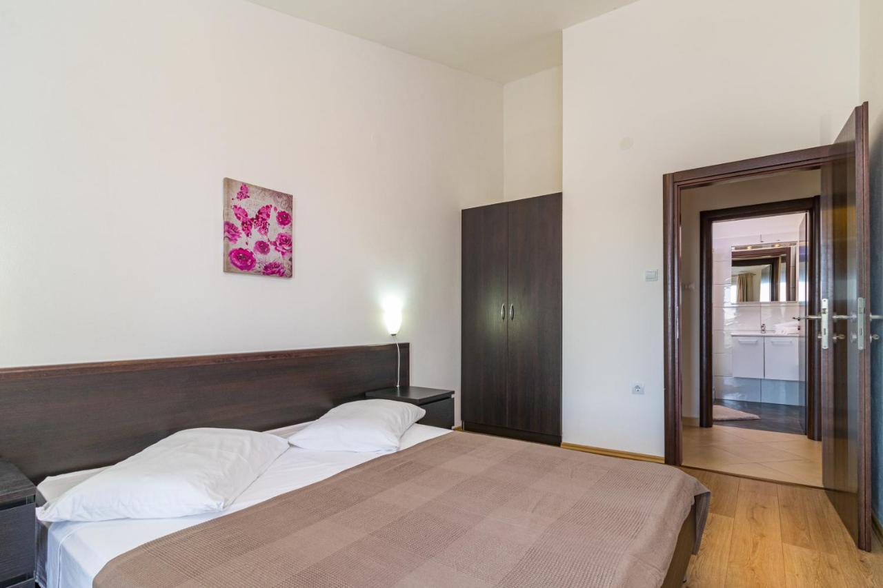 Apartments And Rooms Alenka Banjole Ngoại thất bức ảnh