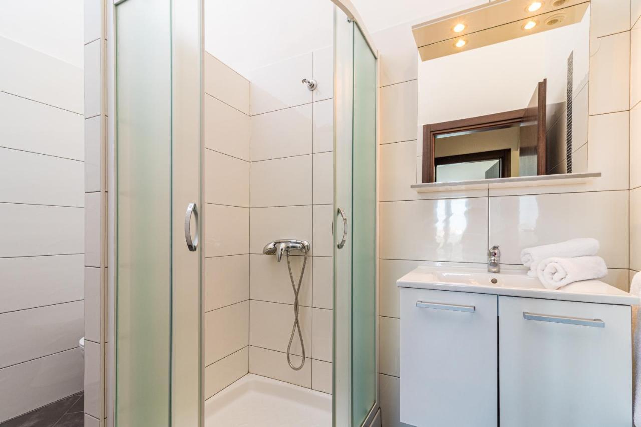 Apartments And Rooms Alenka Banjole Ngoại thất bức ảnh