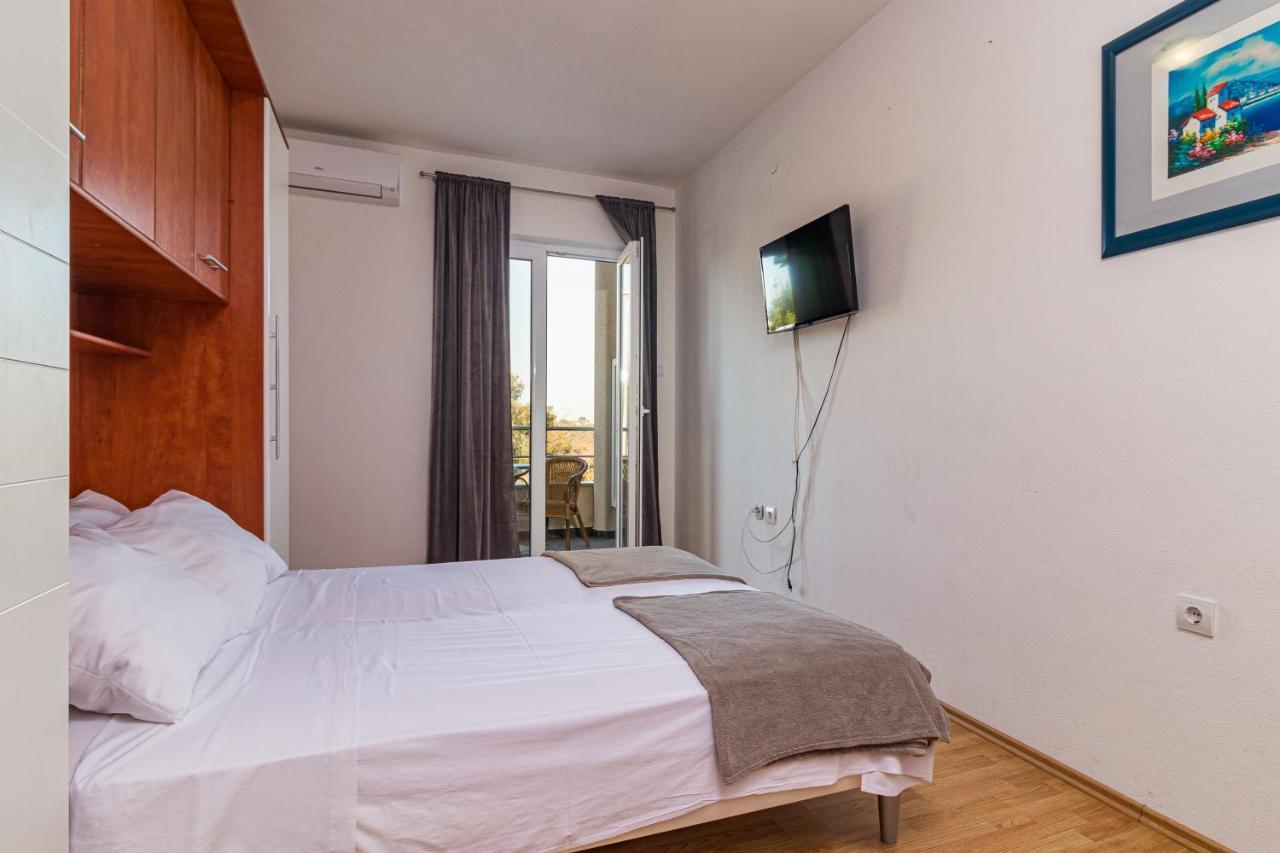Apartments And Rooms Alenka Banjole Ngoại thất bức ảnh