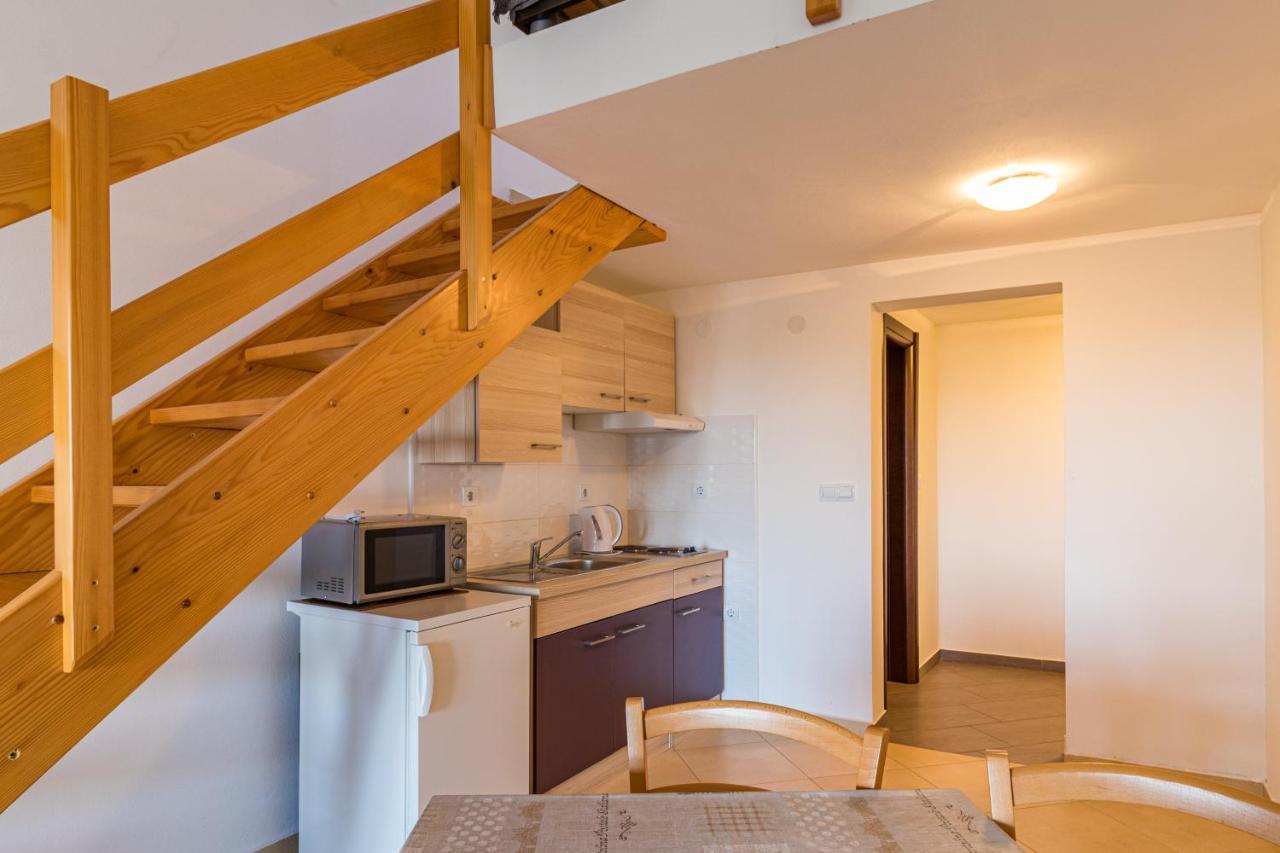 Apartments And Rooms Alenka Banjole Ngoại thất bức ảnh