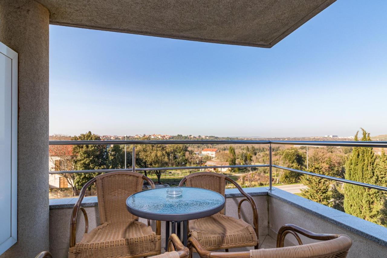 Apartments And Rooms Alenka Banjole Ngoại thất bức ảnh