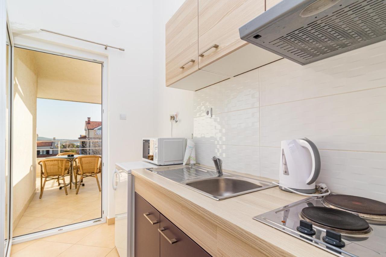 Apartments And Rooms Alenka Banjole Ngoại thất bức ảnh