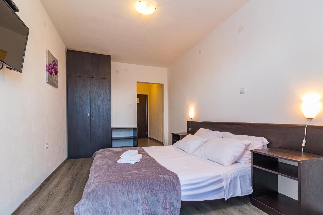 Apartments And Rooms Alenka Banjole Ngoại thất bức ảnh