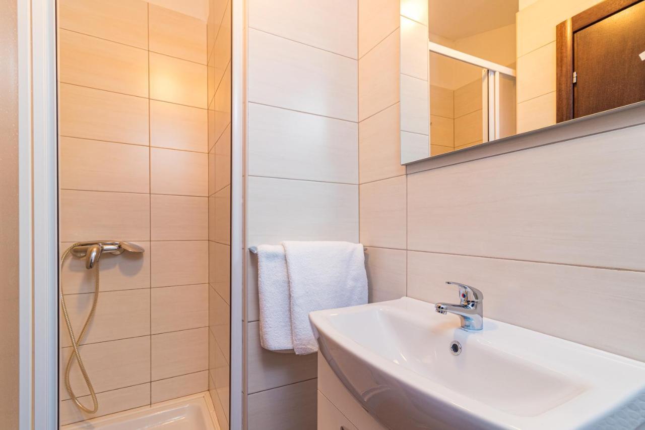 Apartments And Rooms Alenka Banjole Ngoại thất bức ảnh