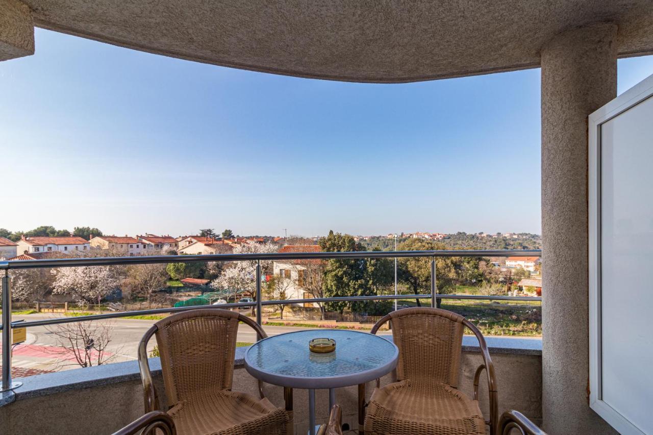 Apartments And Rooms Alenka Banjole Ngoại thất bức ảnh