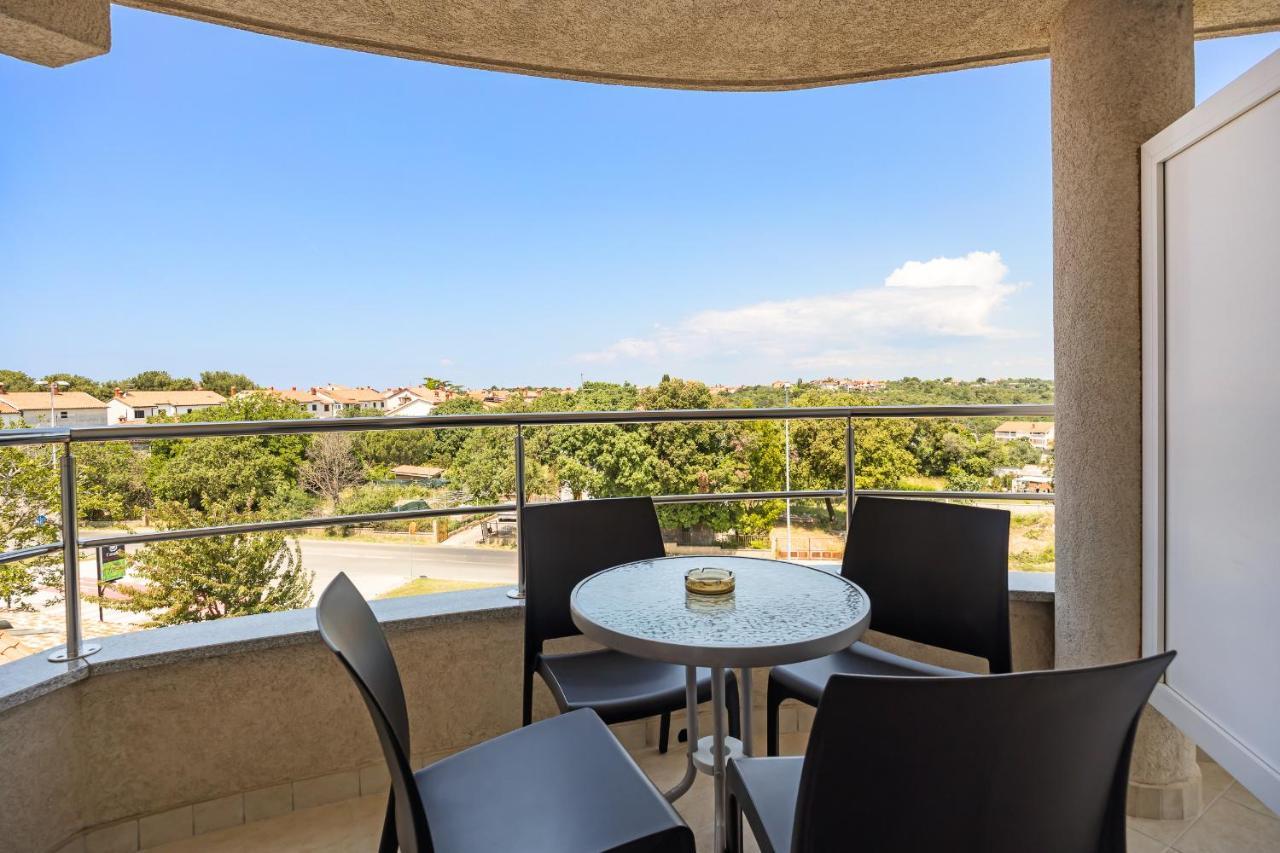 Apartments And Rooms Alenka Banjole Ngoại thất bức ảnh