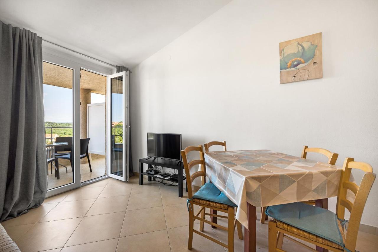 Apartments And Rooms Alenka Banjole Ngoại thất bức ảnh