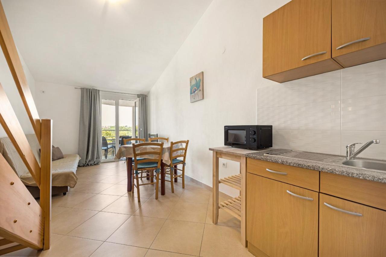 Apartments And Rooms Alenka Banjole Ngoại thất bức ảnh