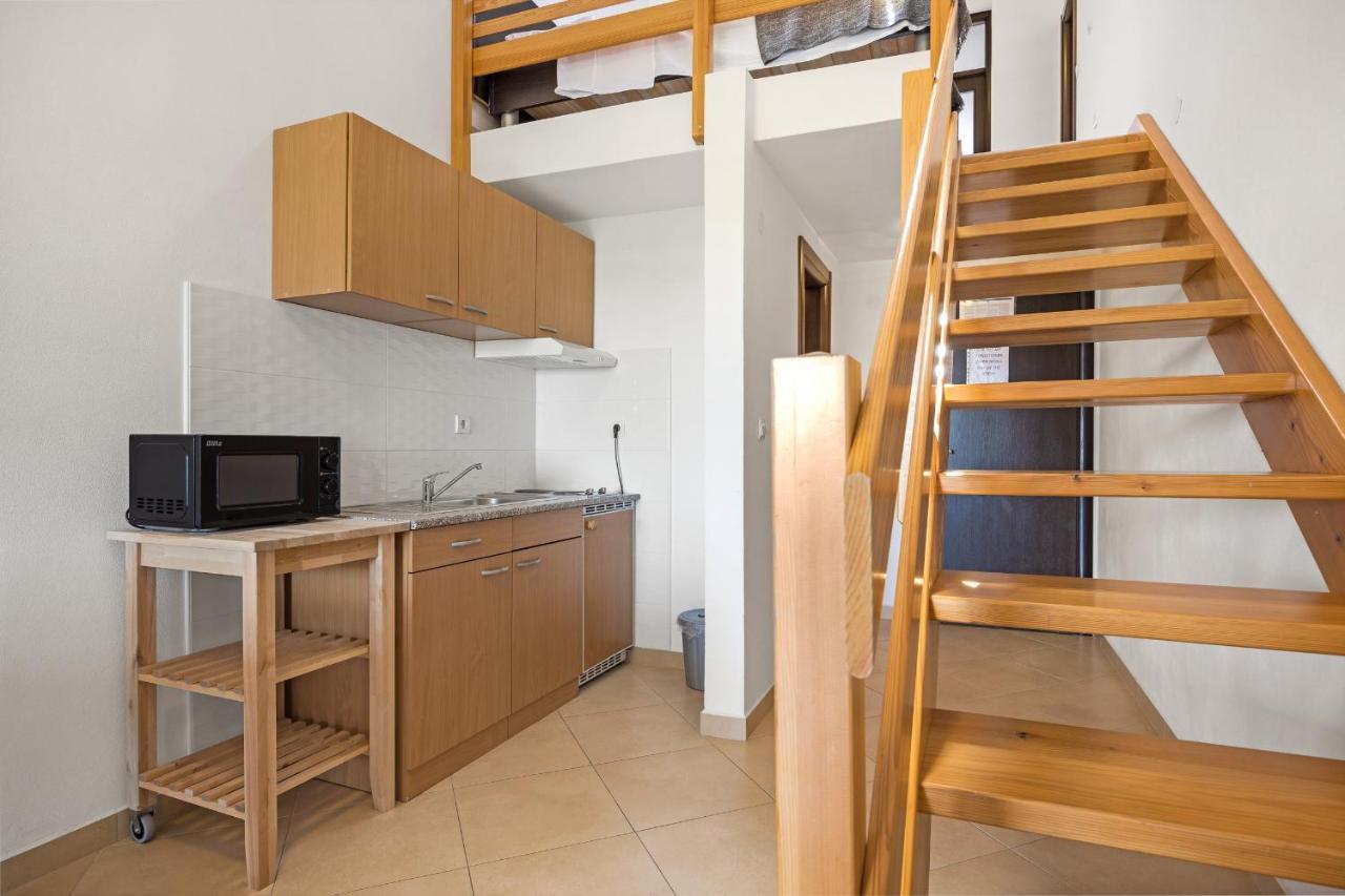 Apartments And Rooms Alenka Banjole Ngoại thất bức ảnh