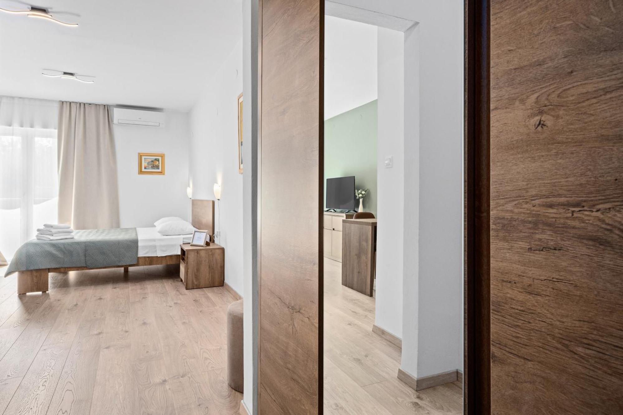 Apartments And Rooms Alenka Banjole Ngoại thất bức ảnh