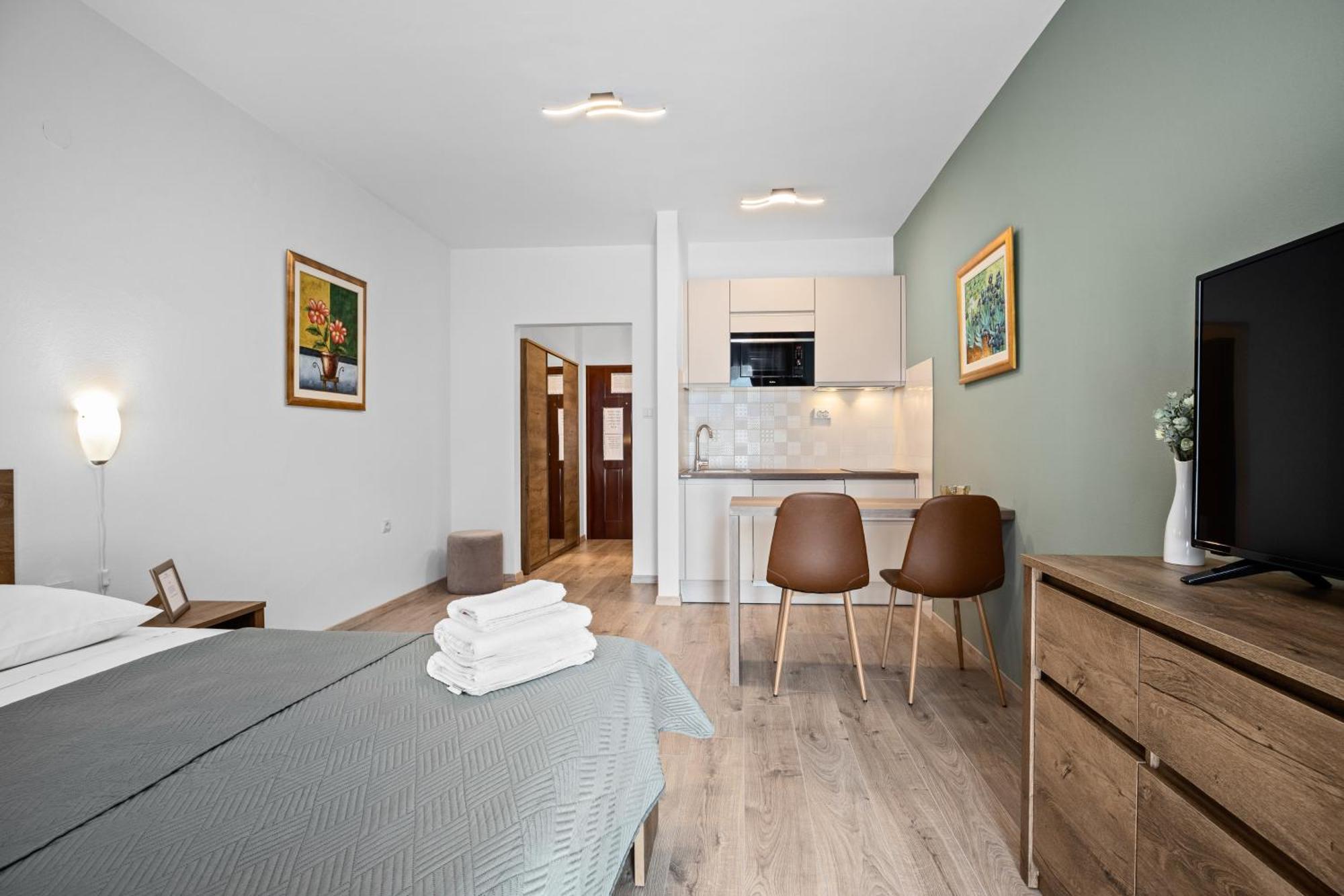 Apartments And Rooms Alenka Banjole Ngoại thất bức ảnh